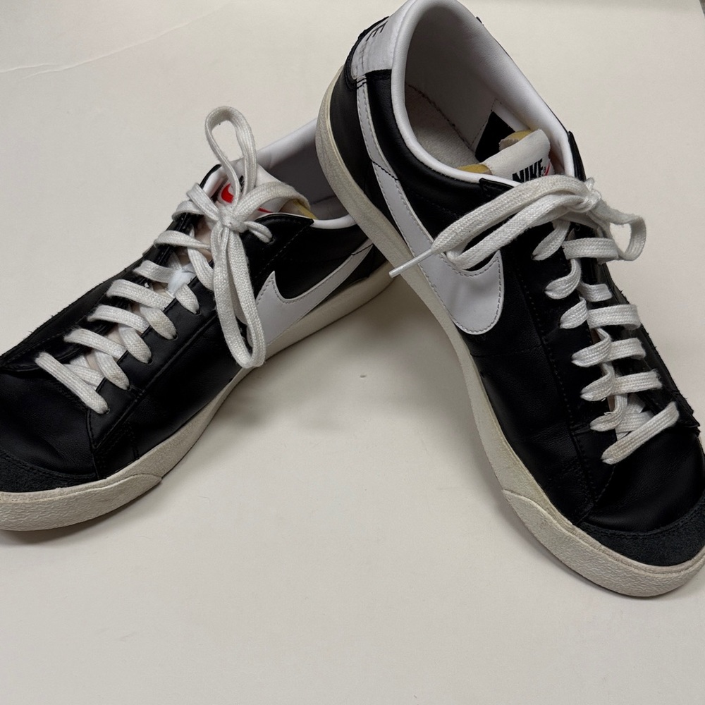 Nike Blazer Low, Size 10